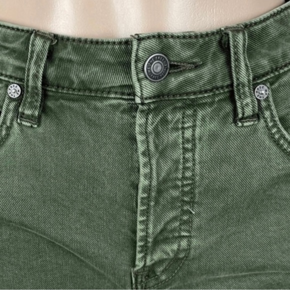 NEW FREE PEOPLE GREEN HIGH-WAISTED BERMUDA SHORTS - Picture 3 of 8